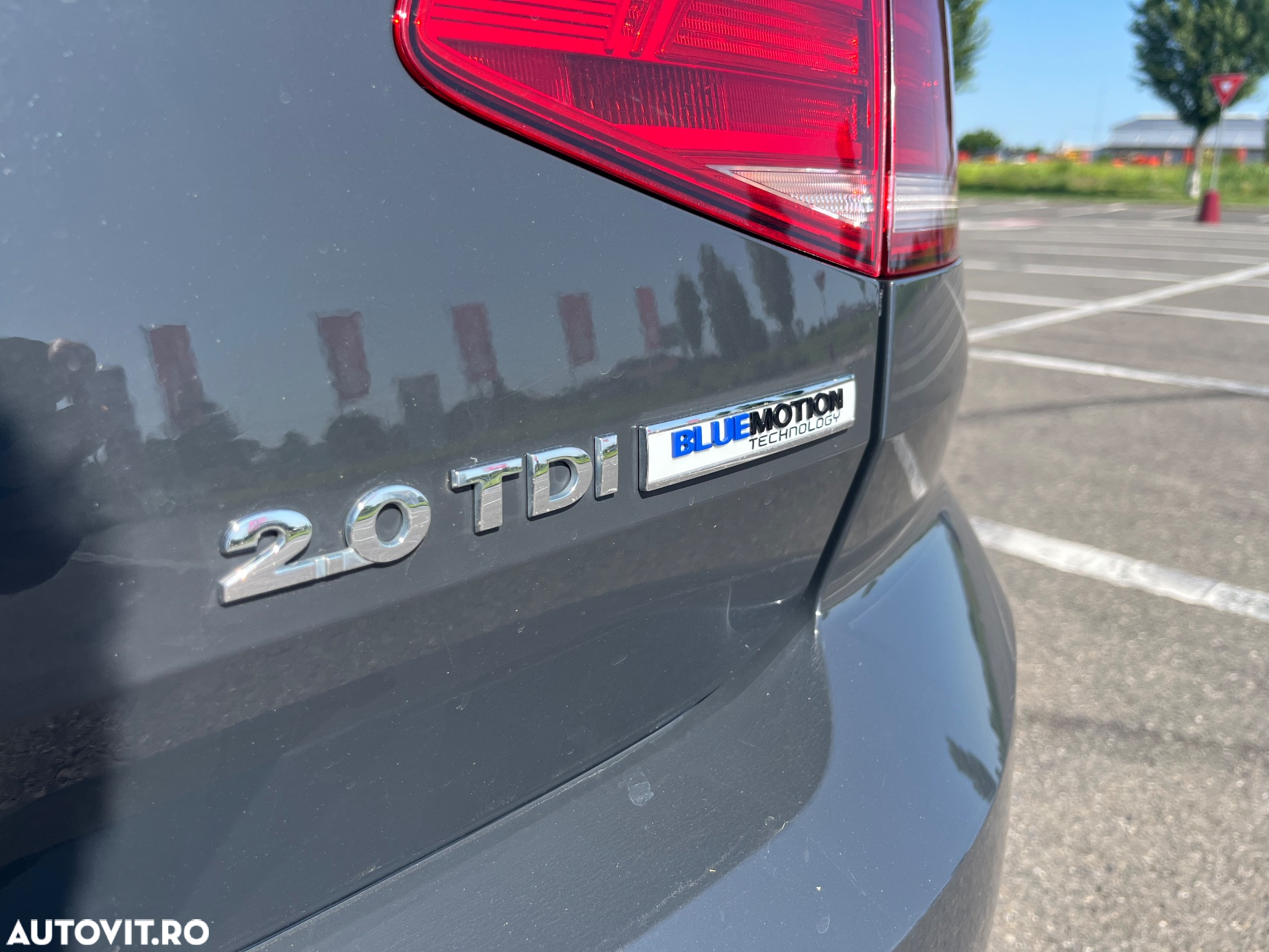 Volkswagen Passat 2.0 TDI Highline - 32