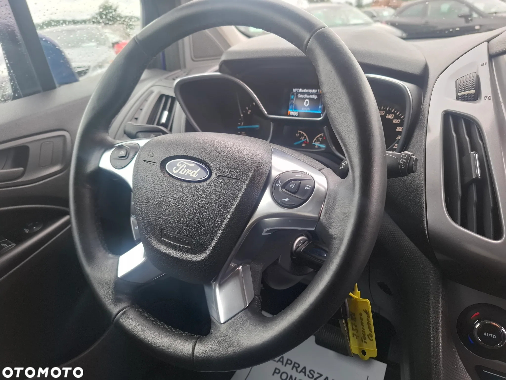 Ford Tourneo Connect Grand - 32
