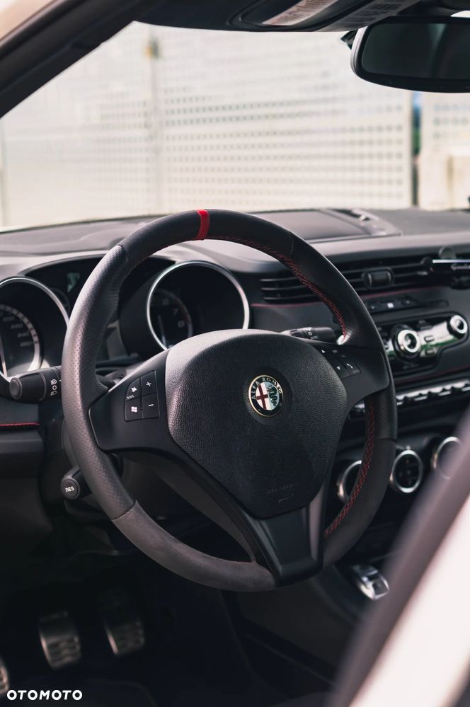 Alfa Romeo Giulietta 1750 TBi Quadrifoglio Verde - 9