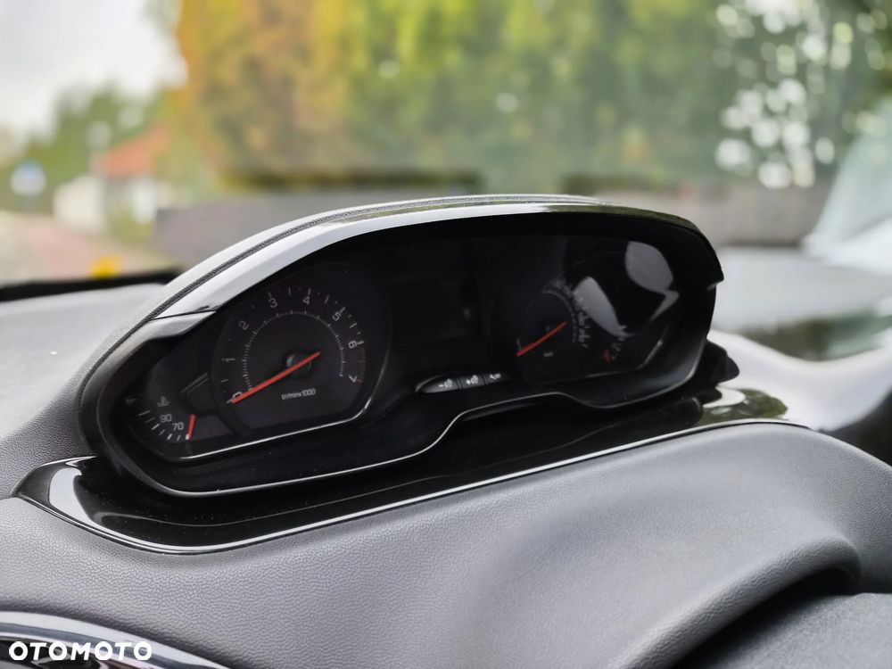 Peugeot 208 - 17