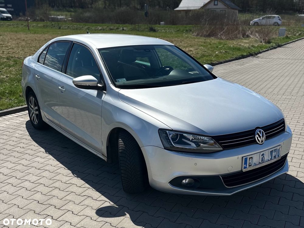 Volkswagen Jetta 2.0 TDI Highline Perfectline DSG - 4