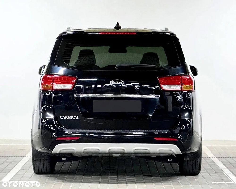 Kia Carnival - 1