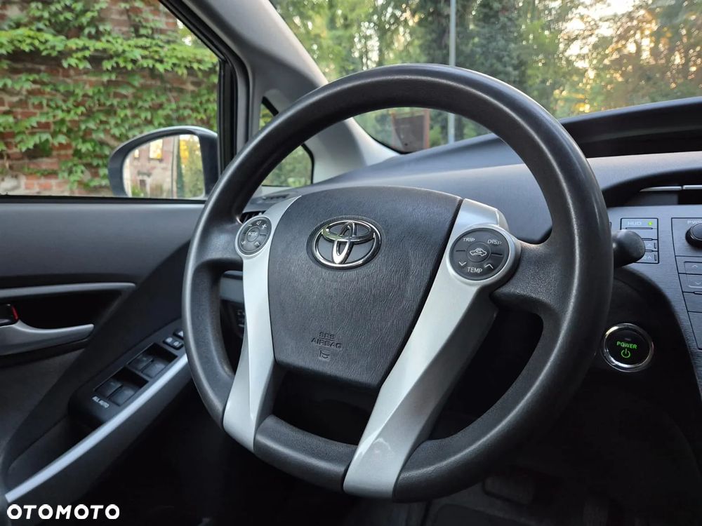 Toyota Prius (Hybrid) Sol - 16