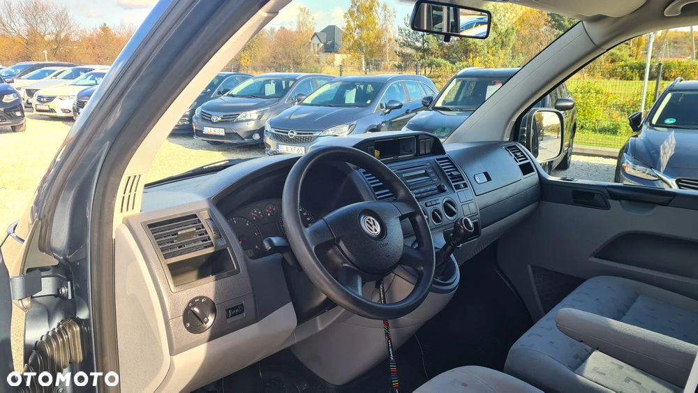 Volkswagen Caravelle - 8