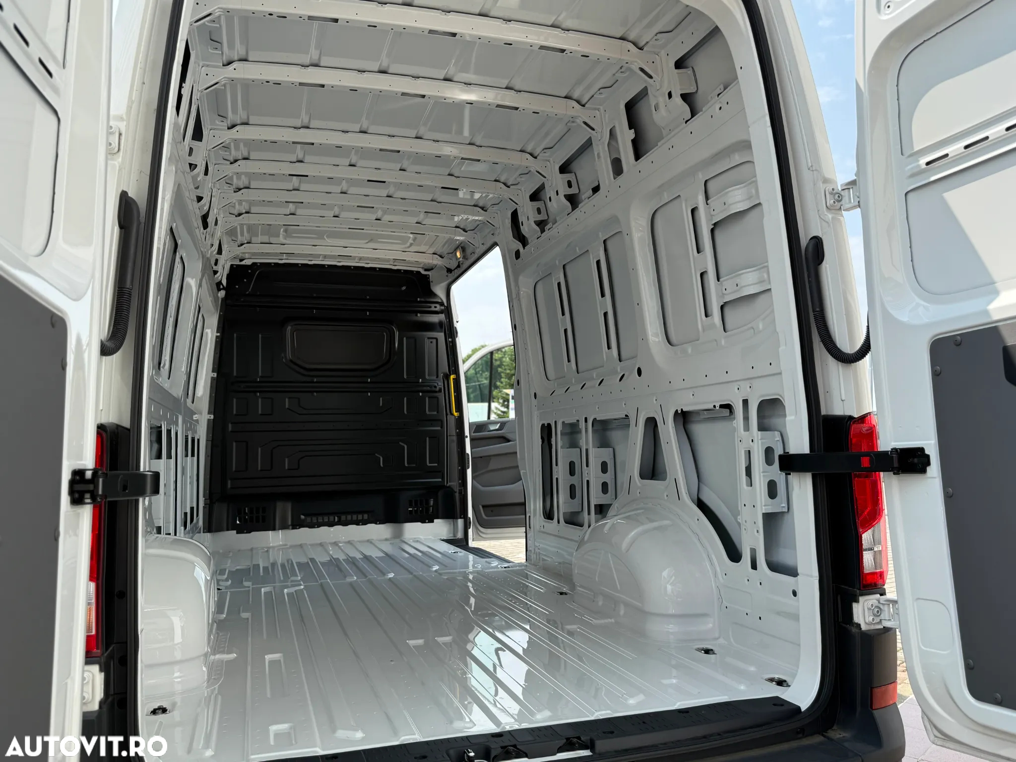Volkswagen Crafter - 11