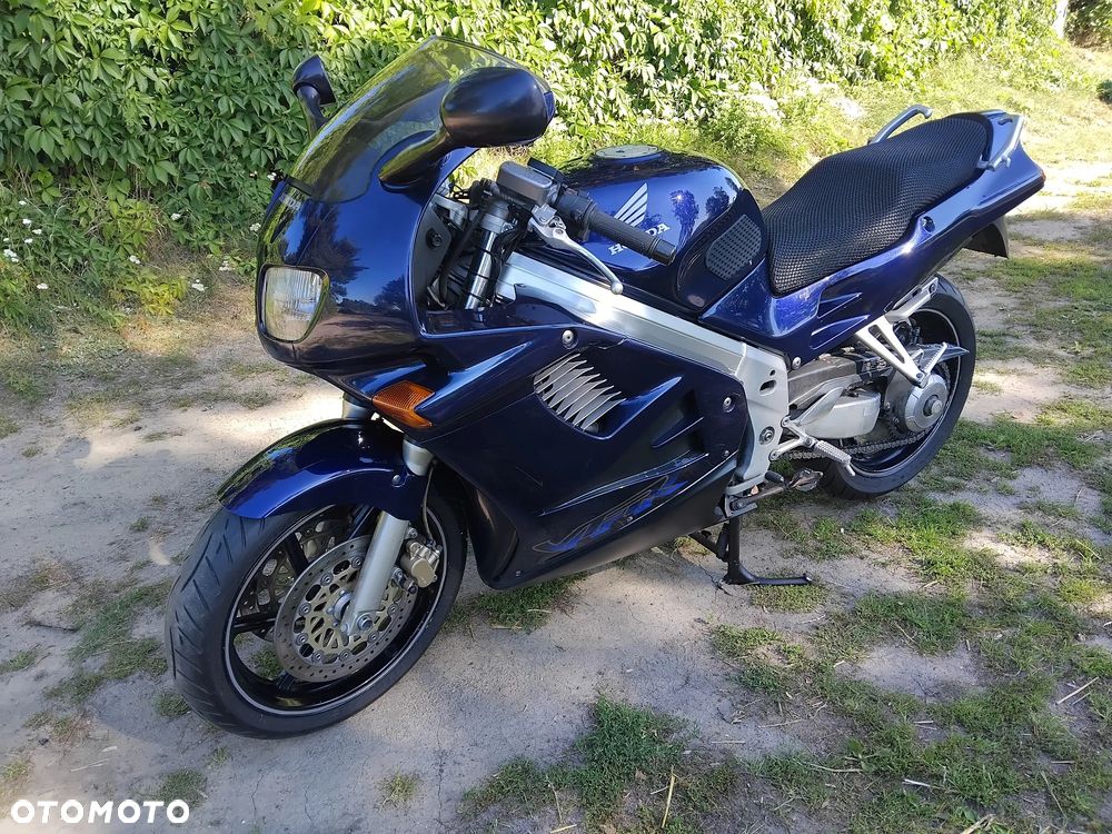 Honda VFR - 2