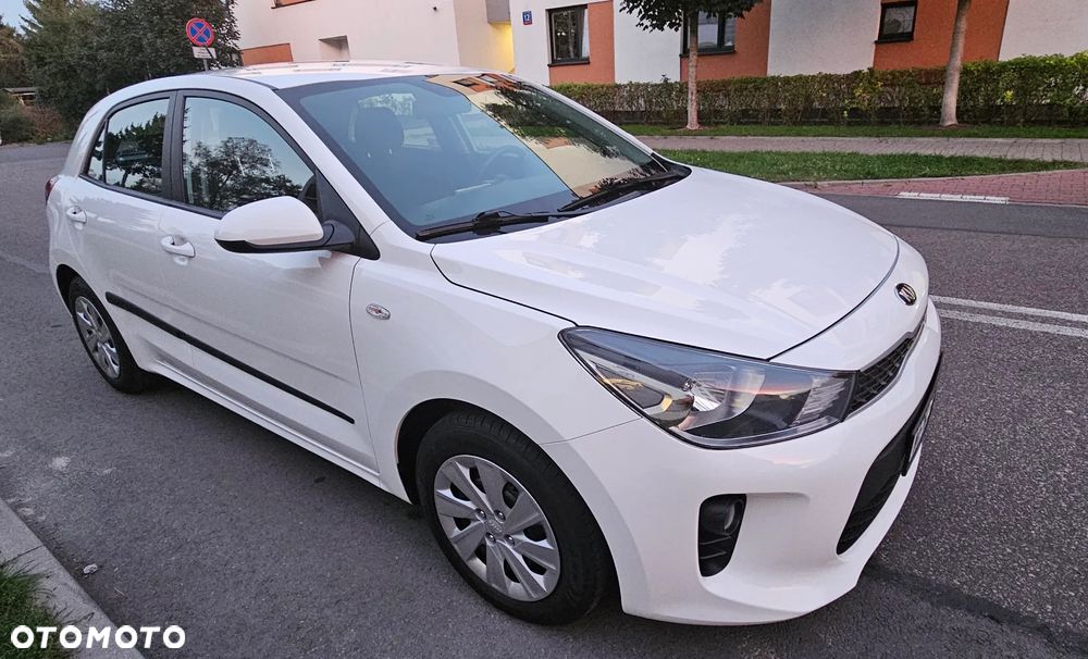 Kia Rio 1.4 L - 8