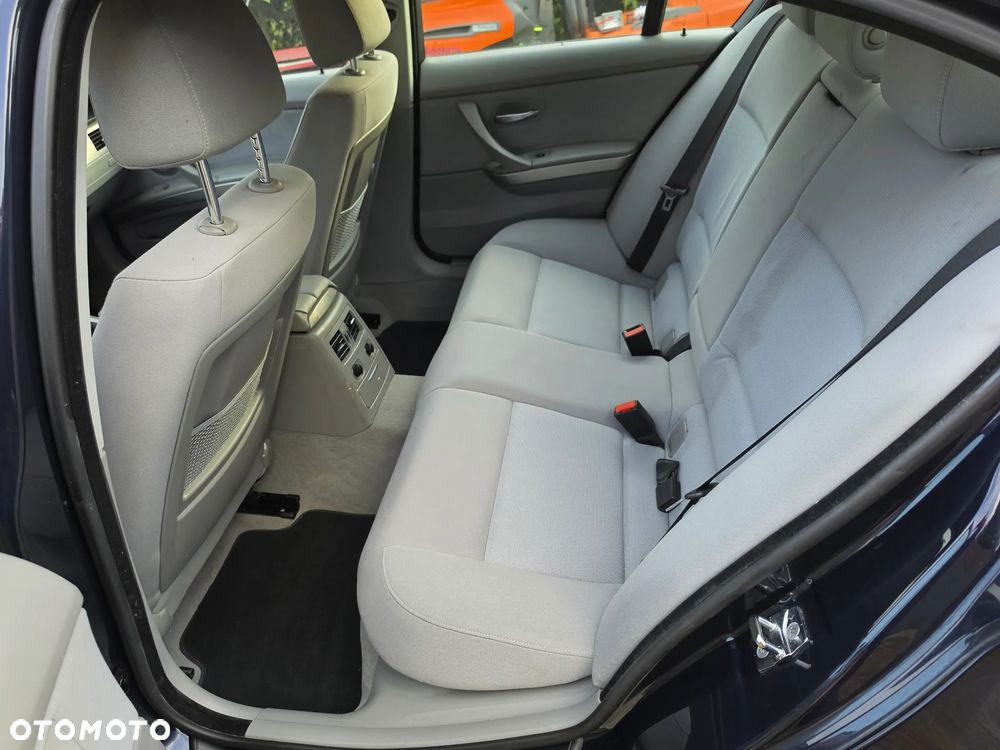 BMW Seria 3 318i - 9
