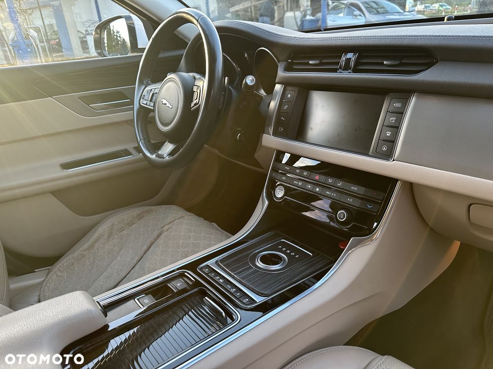 Jaguar XF 2.0 i4D Portfolio - 4