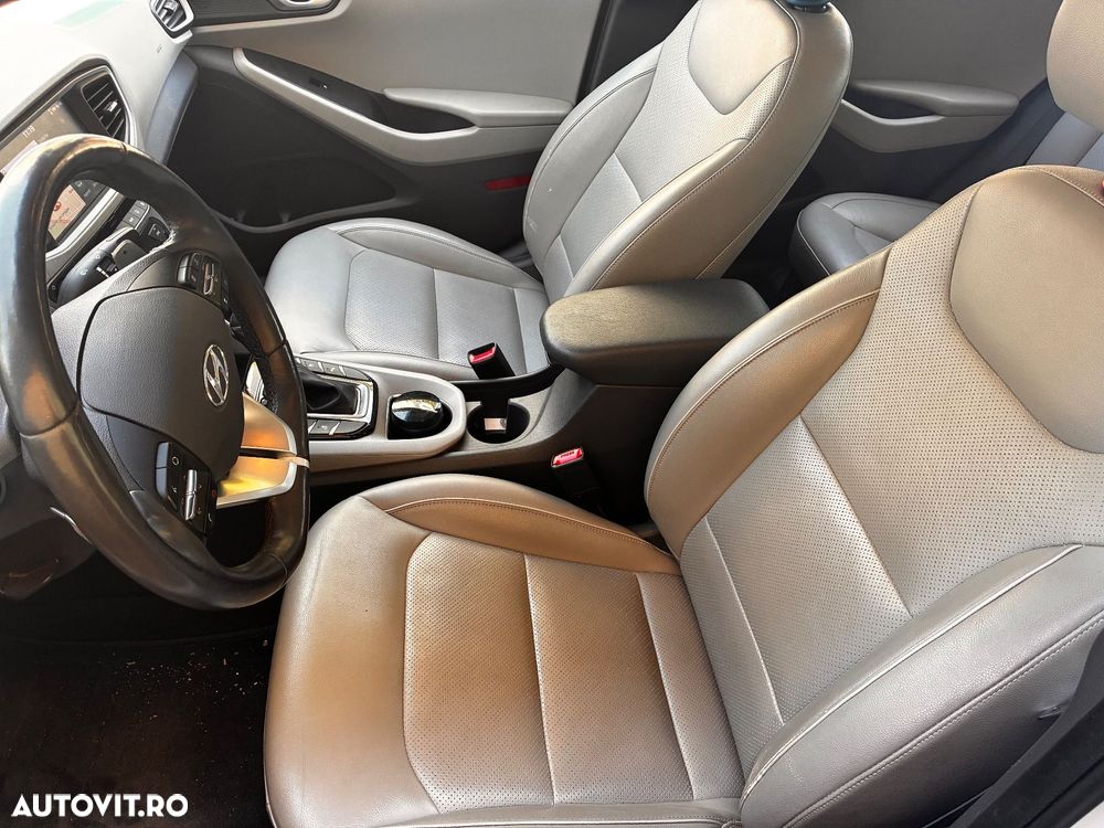 Hyundai IONIQ - 10