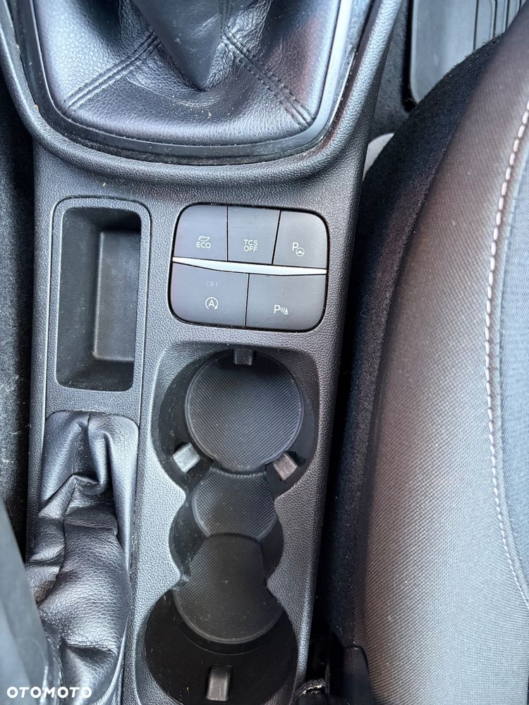 Ford Fiesta 1.1 S&S TITANIUM - 25