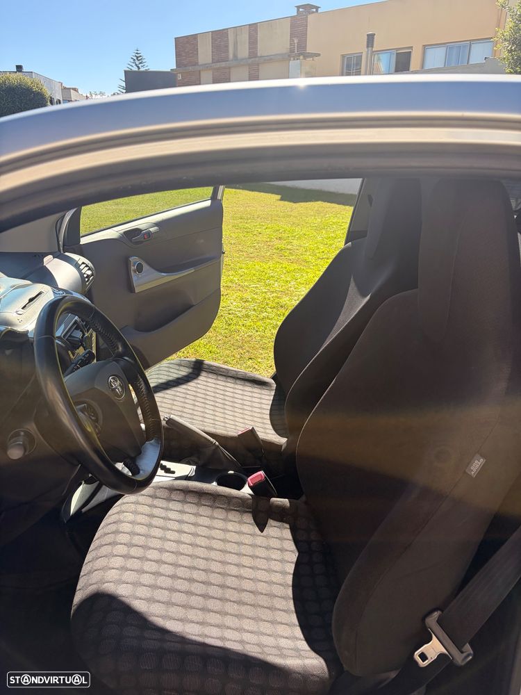 Toyota iQ 1.0 Multidrive + - 7