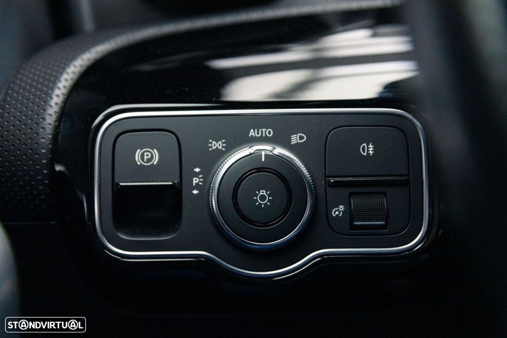 Mercedes-Benz A 250 e AMG Line - 23