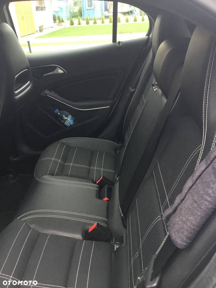 Mercedes-Benz GLA 180 7G-DCT UrbanStyle Edition - 10