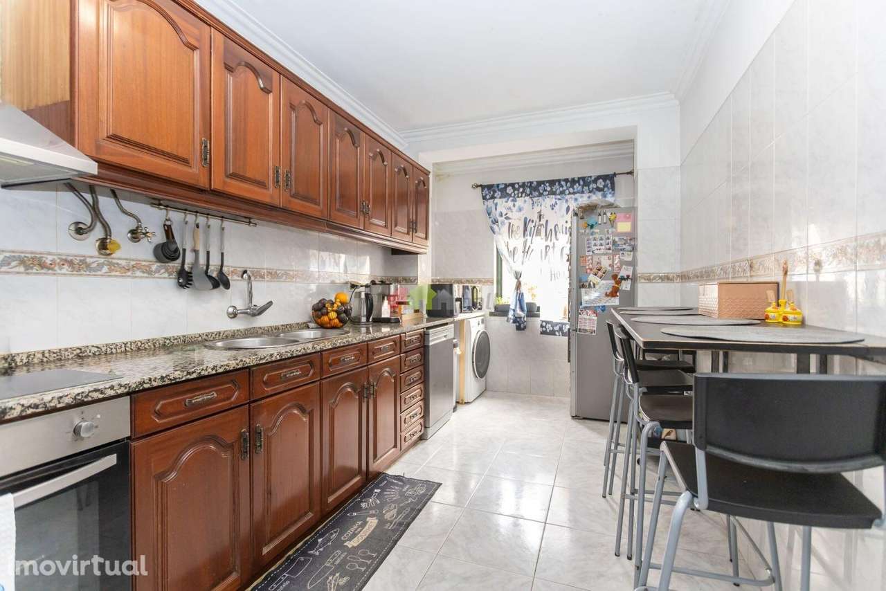 Apartamento T2, 1º andar l Quinta do Conde - Grande imagem: 2/26