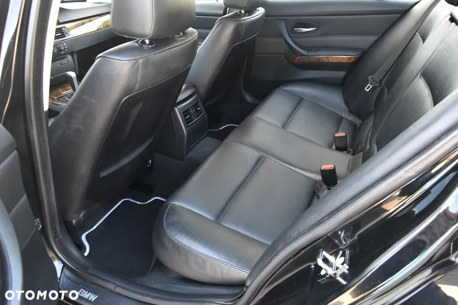 BMW Seria 3 320i - 15
