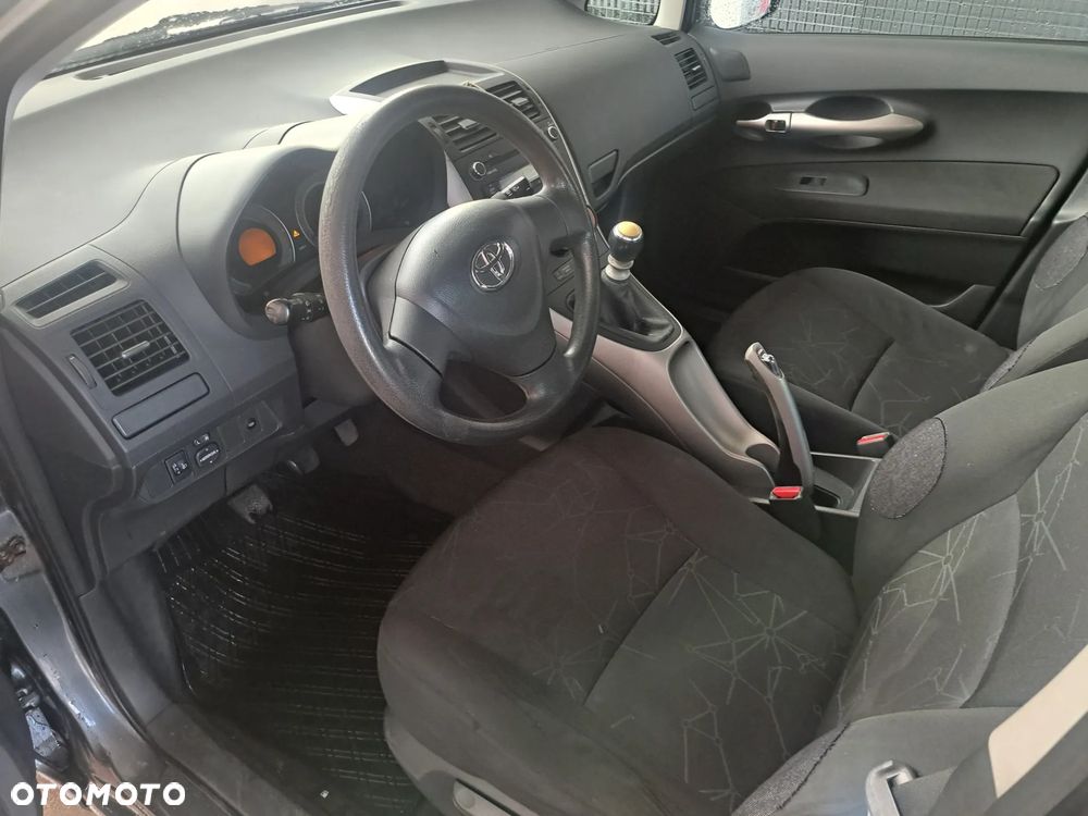 Toyota Auris 1.33 VVT-i Terra - 2