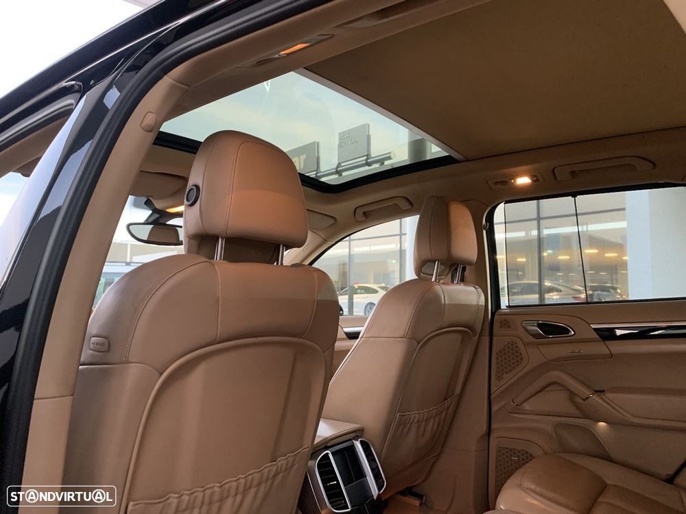 Porsche Cayenne Platinum Edition - 9
