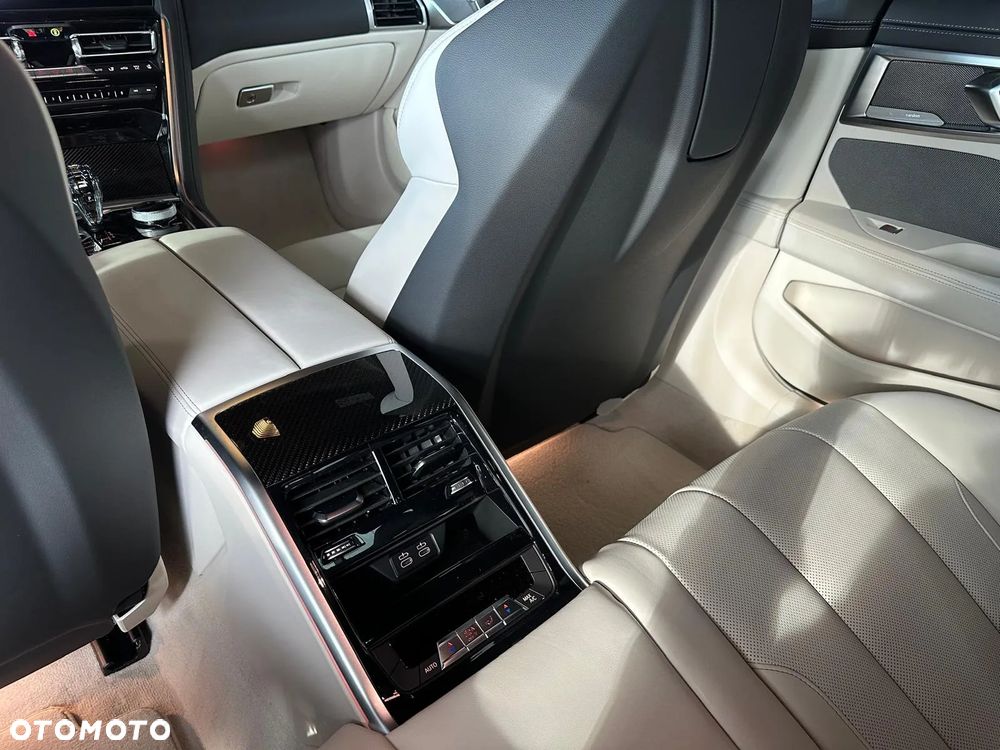BMW Seria 8 - 25