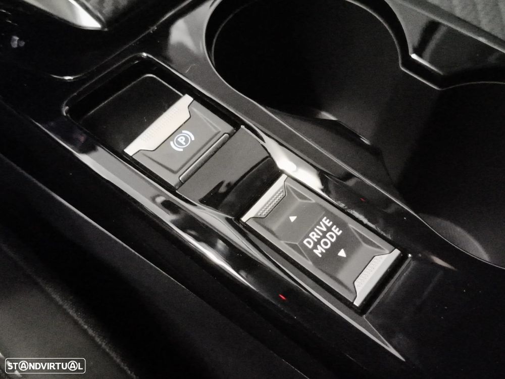 Peugeot 208 1.2 Hybrid Allure e-DCS6 - 23