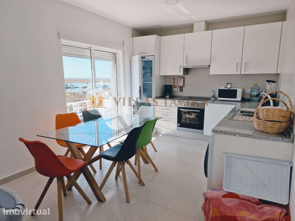 Prédio com 2 andares - Restaurante e 2 Apartamentos - Cabanas de Ta... - Grande imagem: 4/41