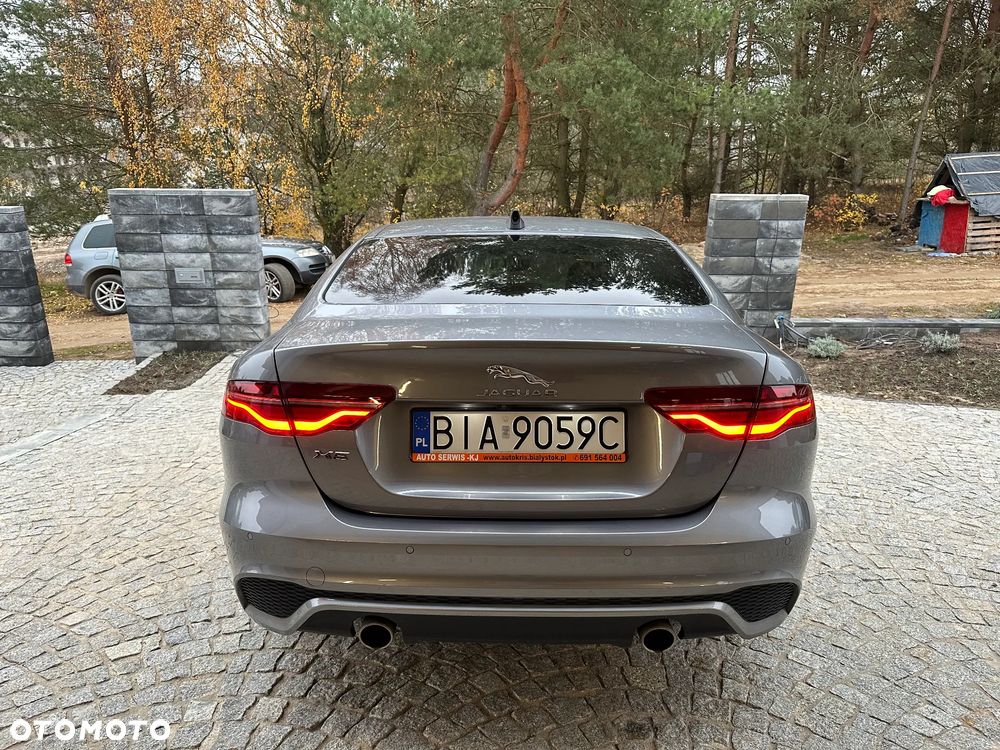 Jaguar XE 2.0 P250 R-Dynamic Black - 3