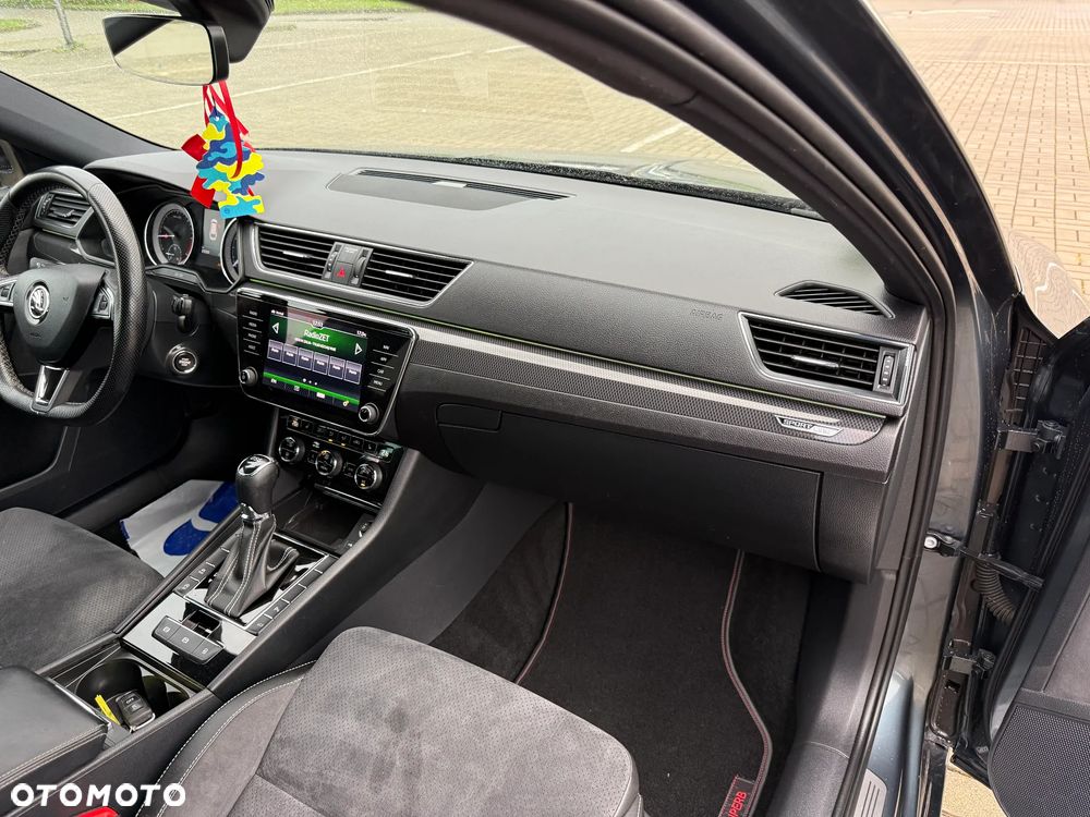 Skoda Superb 2.0 TDI DSG Sportline - 17