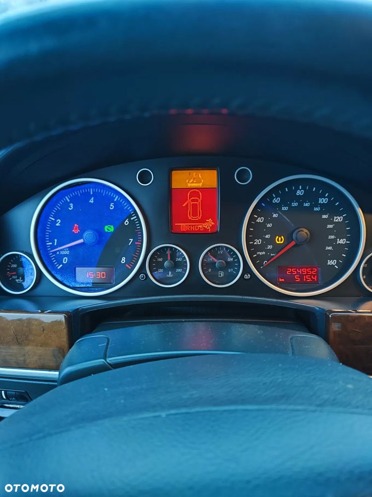 Volkswagen Touareg 3.2 V6 Automatik - 31