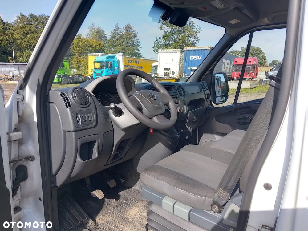 Nissan NV400 - 9