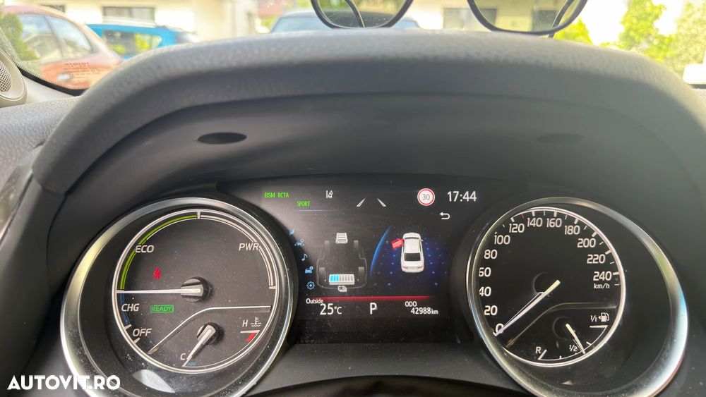 Toyota Camry 2.5 HEV Luxury - 3
