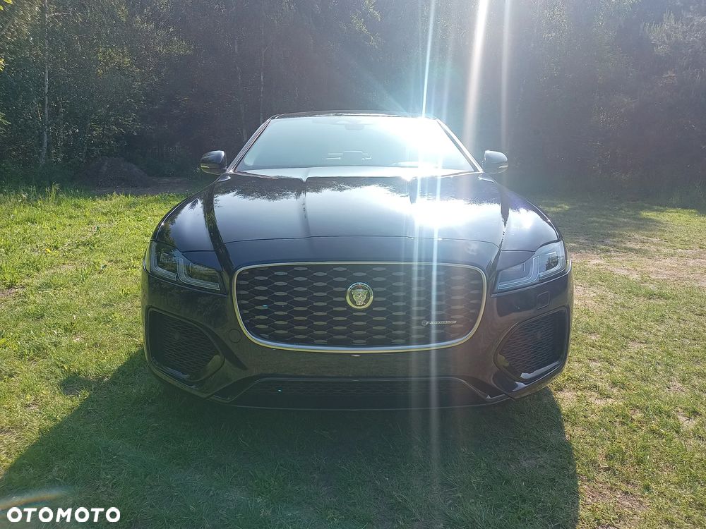Jaguar XF P250 R-Dynamic SE - 2