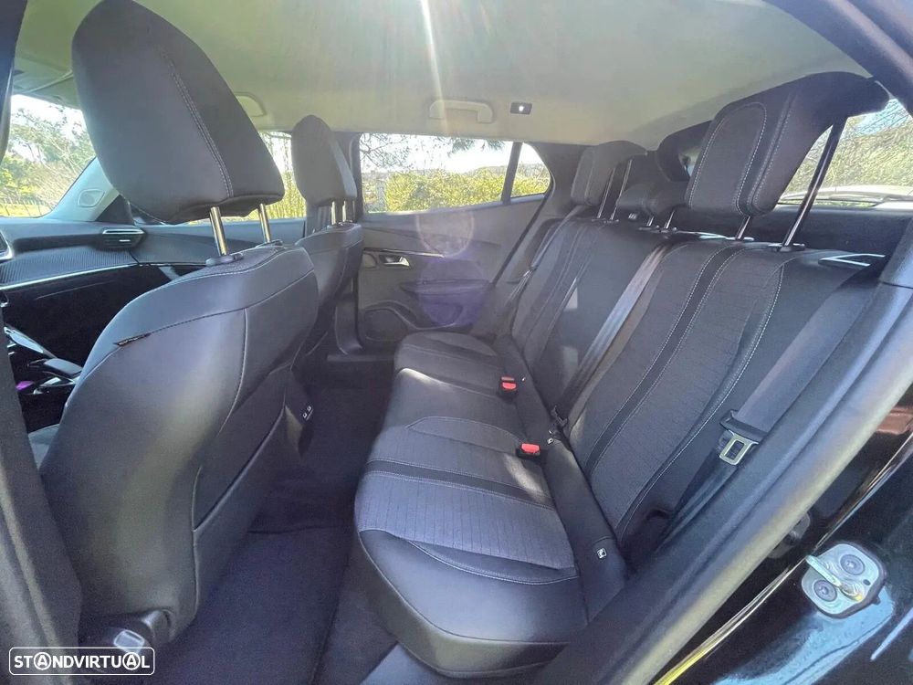 Peugeot e-2008 50 kWh Allure - 15