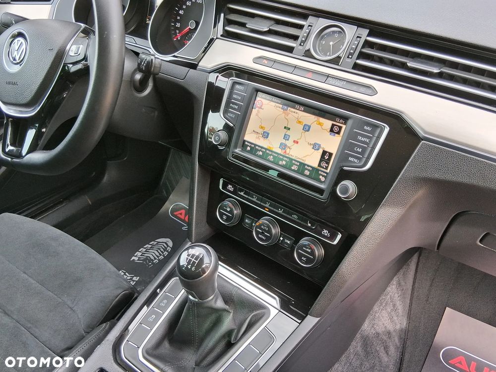Volkswagen Passat - 20