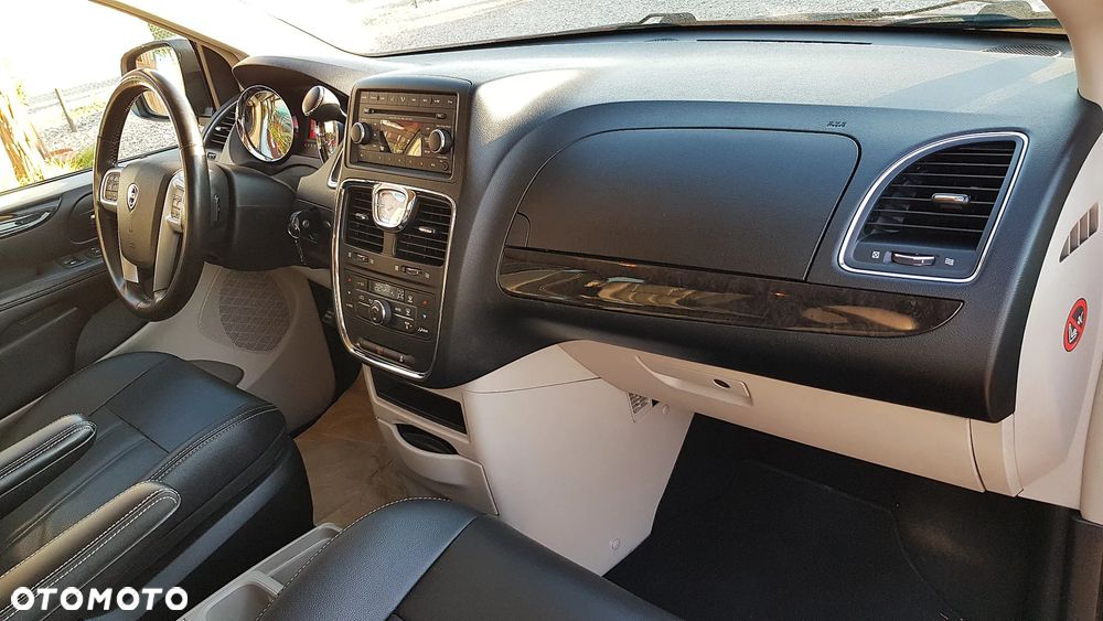 Lancia Voyager 2.8CRD Gold - 35