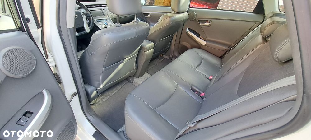 Toyota Prius (Hybrid) - 8