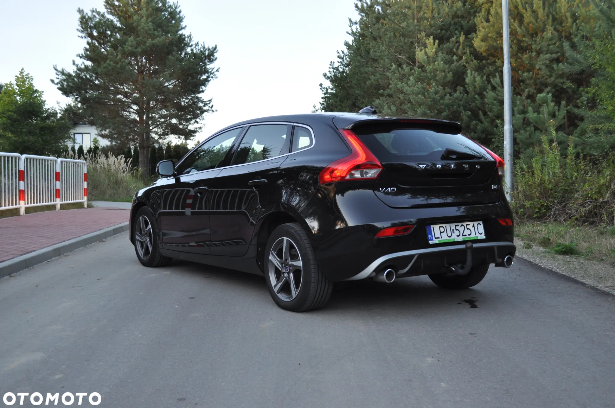Volvo V40 D4 Drive-E R-Design Summum - 4