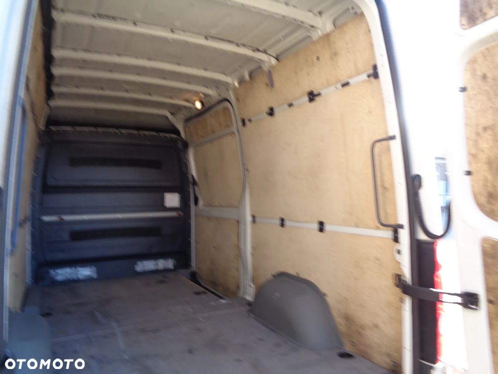 Volkswagen Crafter - 13