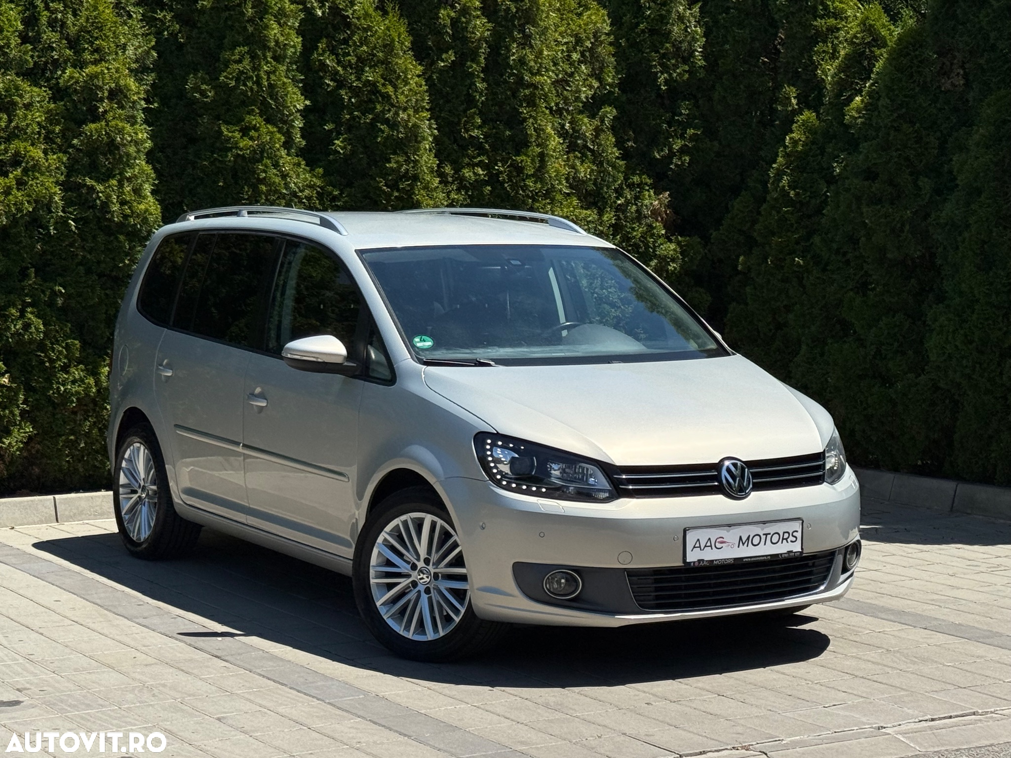 Volkswagen Touran 2.0 TDI DPF Highline DSG - 9