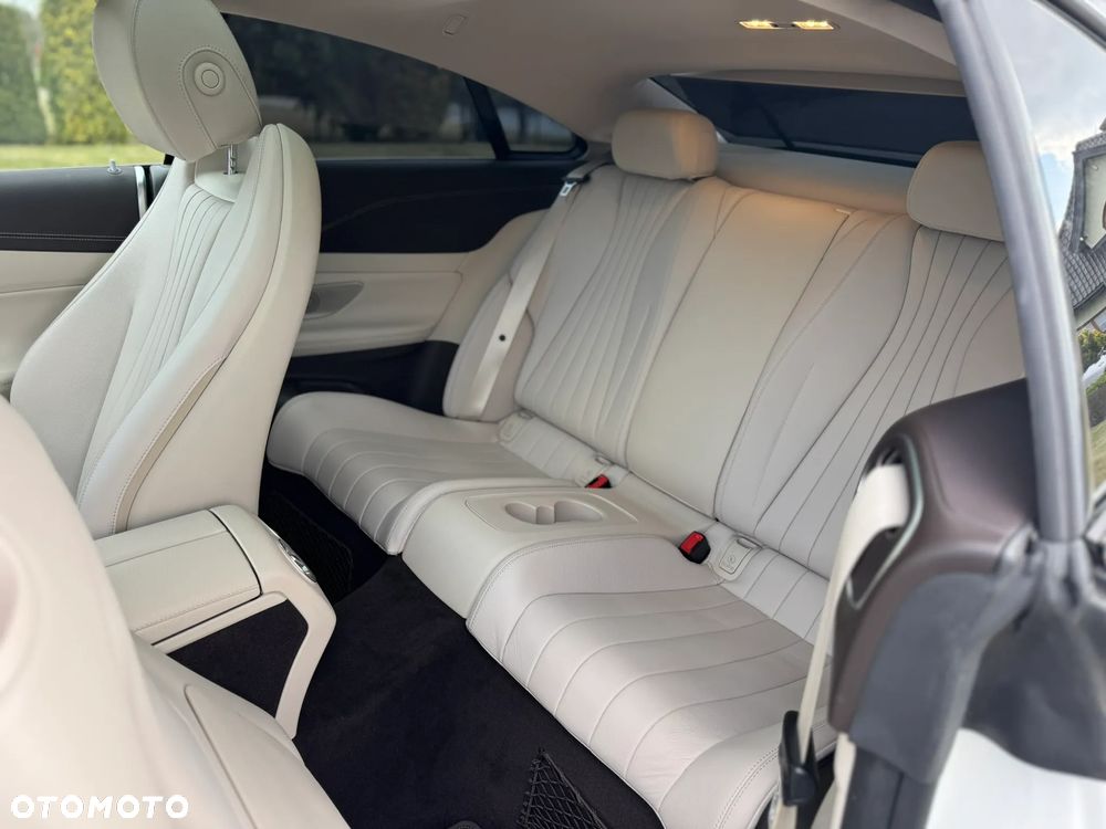 Mercedes-Benz Klasa E 400 4-Matic 9G-TRONIC - 13