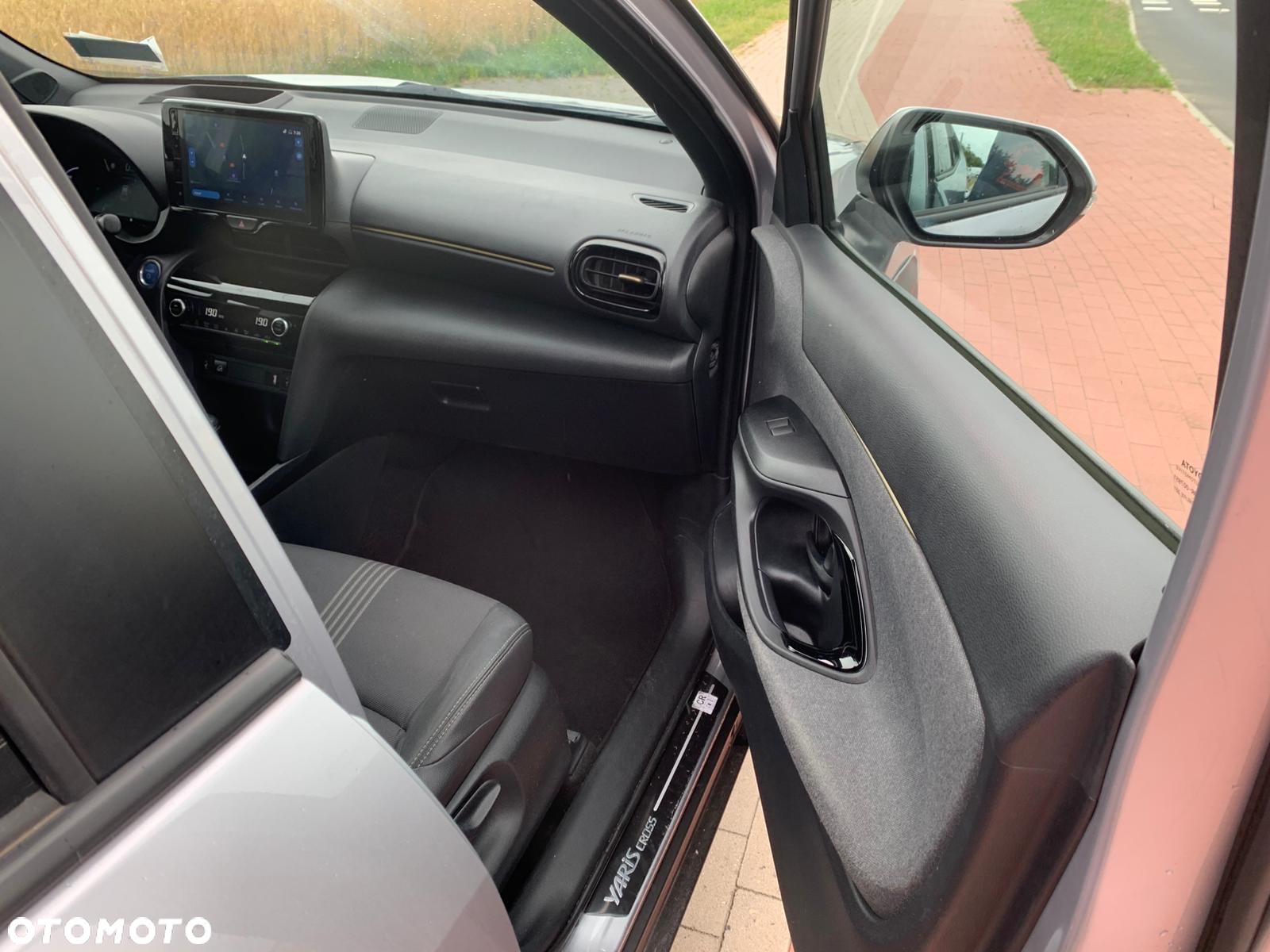 Toyota Yaris Cross Hybrid 1.5 Premiere Edition 4x4 - 30