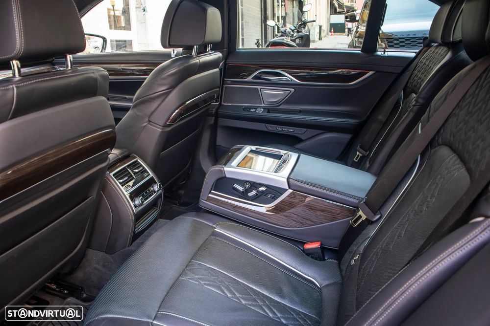 BMW 745 e iPerformance - 32
