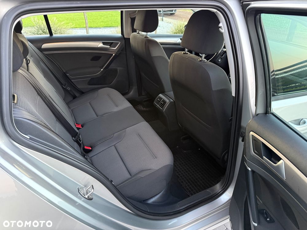 Volkswagen Golf - 24