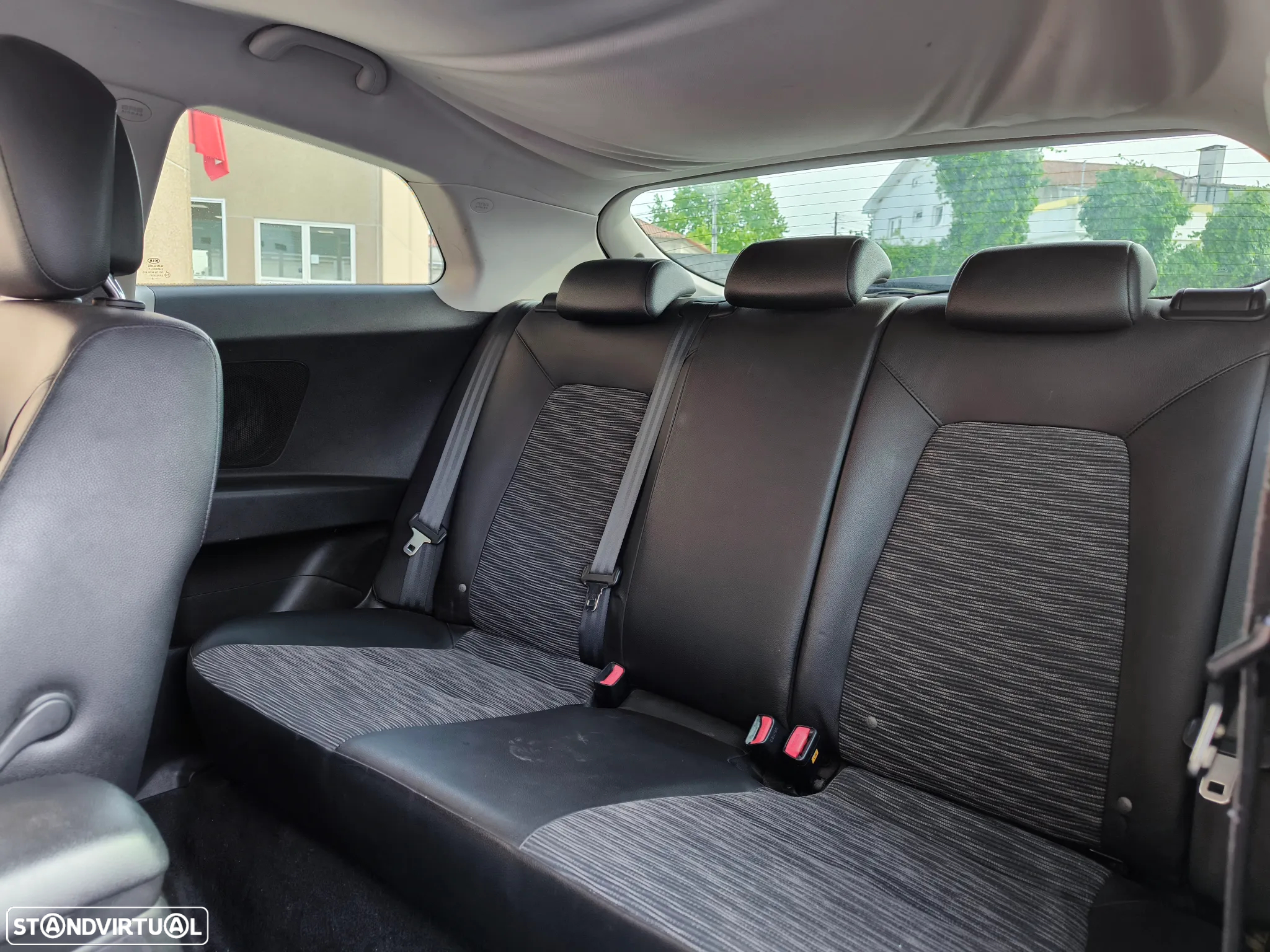 Kia Ceed - 11