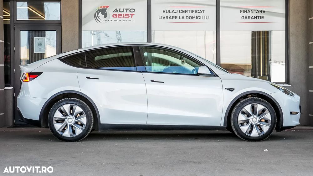 Tesla Model Y - 7