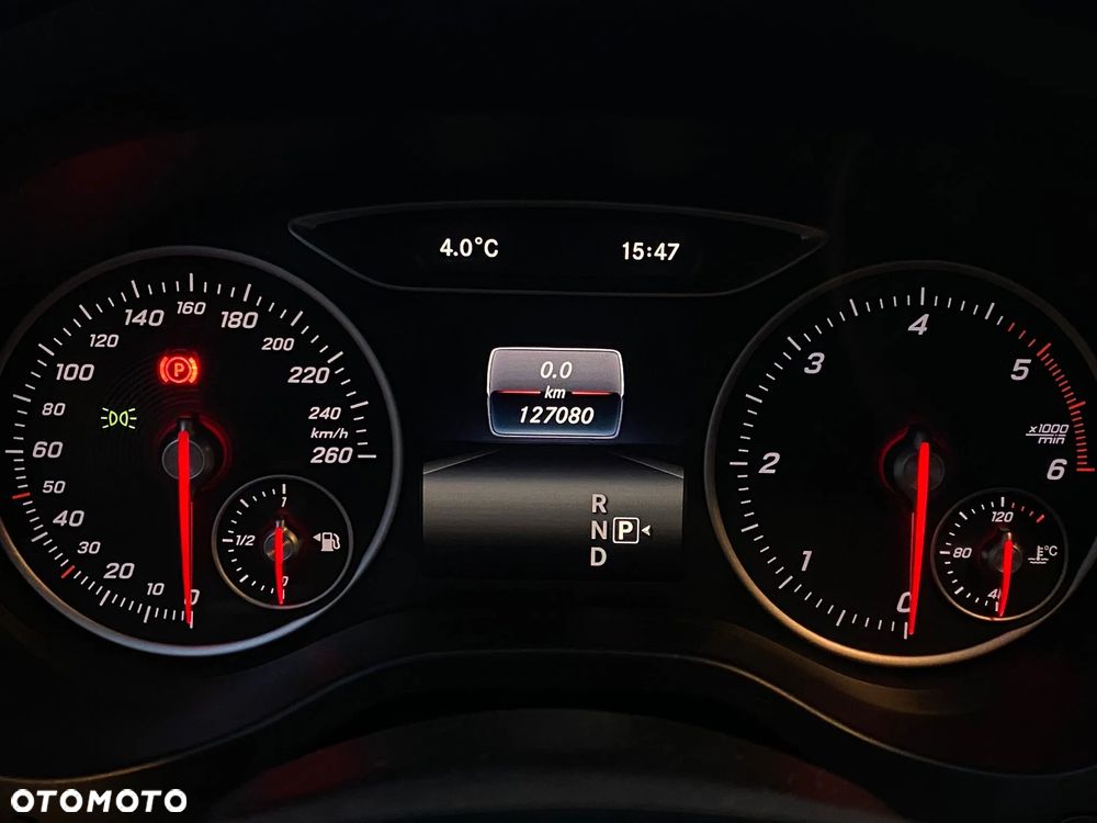 Mercedes-Benz GLA 200 d 7G-DCT - 25