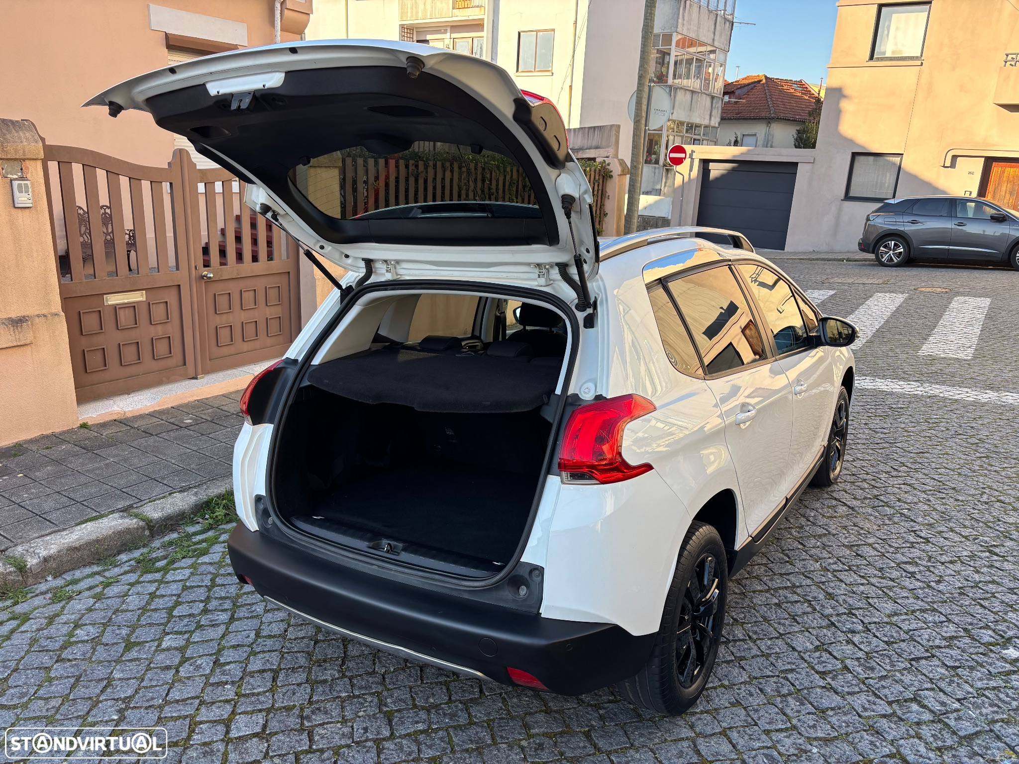 Peugeot 2008 1.2 PureTech Style - 19