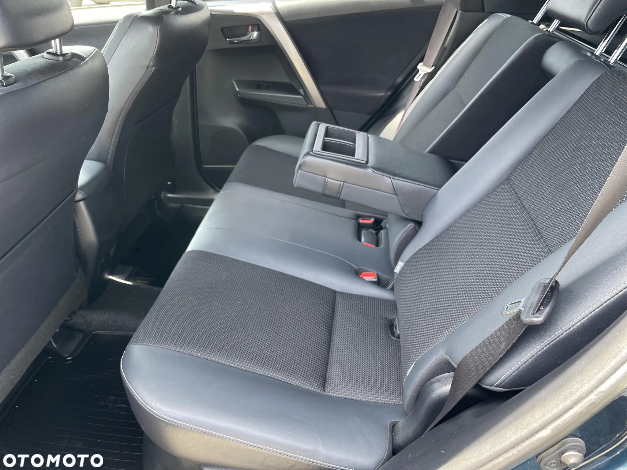 Toyota RAV4 Hybrid Premium 4x2 - 16