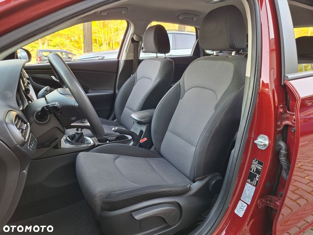 Hyundai i30 1.5 DPI Classic + - 13