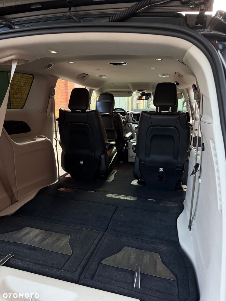 Chrysler Pacifica - 12