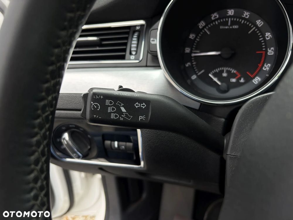 Skoda Superb 2.0 TDI Ambition DSG - 24
